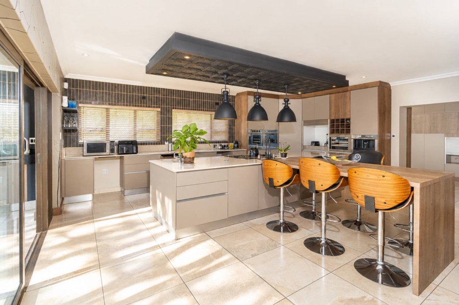6 Bedroom Property for Sale in Birdwood Estate North West
